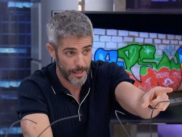 En ‘El hormiguero’, Roberto Leal mostró una de las "obras" que realizó en su juventud.