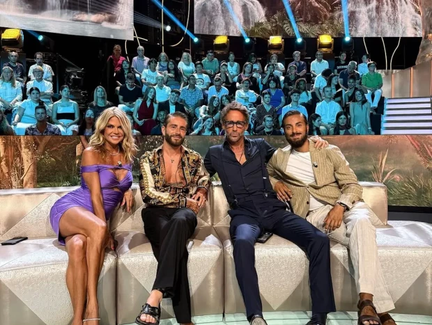 Makoke con algunos compañeros de Supervivientes.
