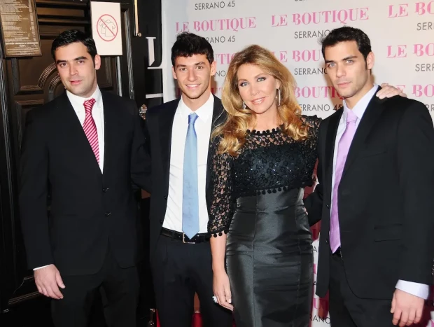 NORMA DUVAL CON MATTHIAS KUHN Y SUS TRES HIJOS Y NUERA, MARC , YELKO Y CHRISTIAN OSTARCEVIC