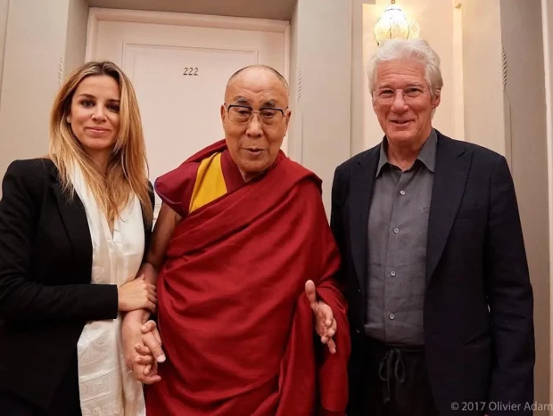 Richard Gere y Alejandra con el Dalai Lama.