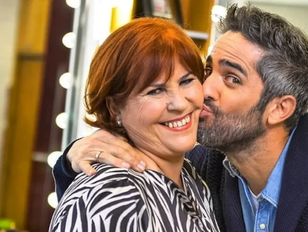 Roberto Leal y su madre