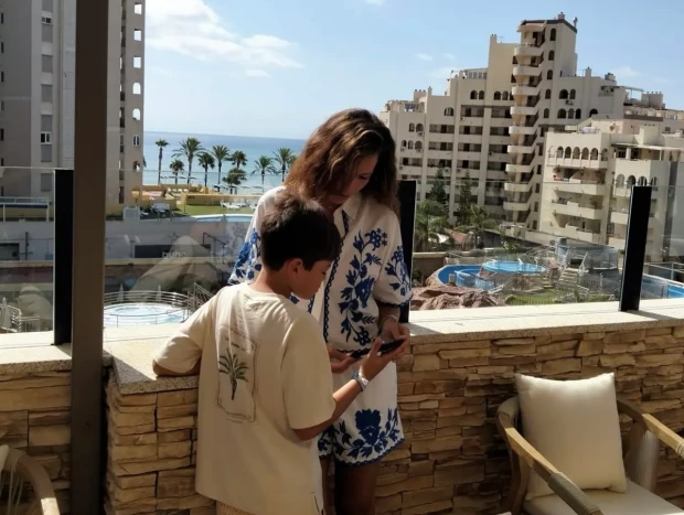Jessica Bueno con su hijo
