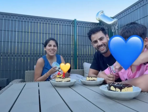 Isa Pantoja con su familia
