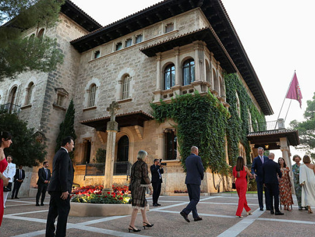 Fachada del palacio de Miravent