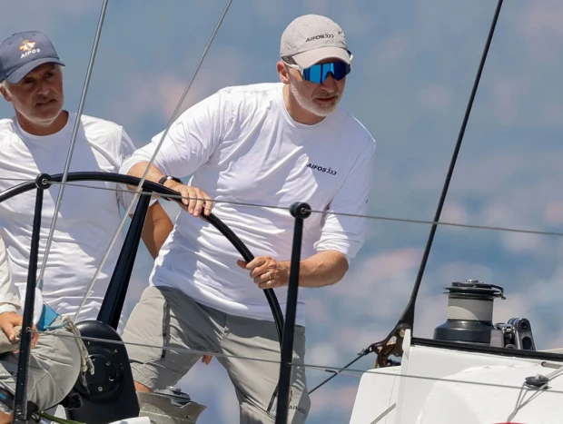 Felipe VI a bordo del Aifos