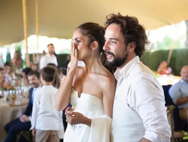 Elena Furiase y su marido, Gonzalo Sierra, emocionados el día de su boda