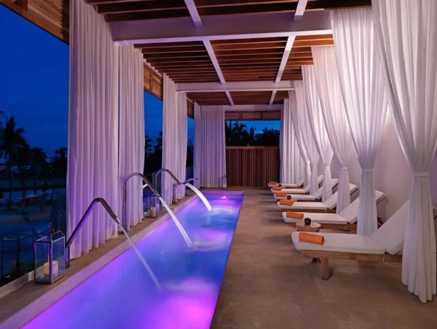 Imagen de la zona de jacuzzi del hotel Paradisus Los Cabos donde se ha alojado Alexia Putellas