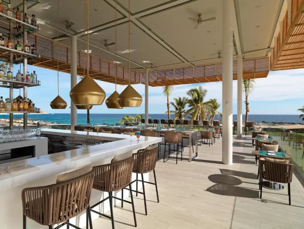 Imagen del restaurante con vistas al mar del hotel Paradisus Los Cabos donde se ha alojado Alexia Putellas