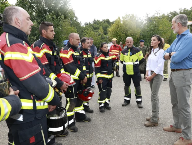 Los Reyes visitan la zona afectada por los incendios