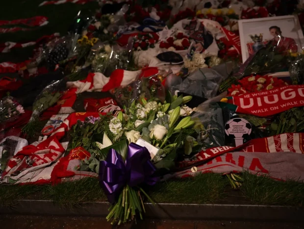 Ramos y regalos en el homenaje del Real Madrid a Diogo Jota en Liverpool