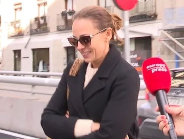 Eva González en una imagen por la calle captada por los reporteros de EP.
