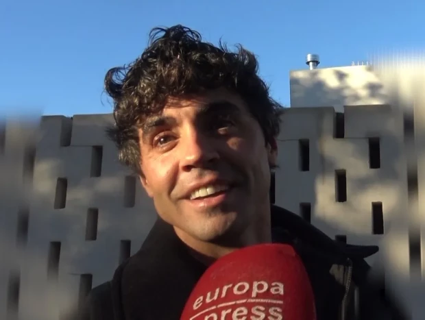 Javier Ambrossi deja la puerta abierta a una reconciliación con Javier Calvo ante los micros de EP tras su ruptura