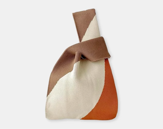 Bolso de ganchillo pequeño y ligero con diseño floral