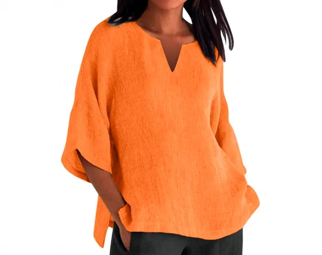 La blusa más cómoda y favorecedora para disimular brazos este verano