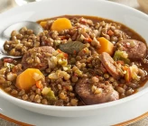 Lentejas estofadas caseras con verduras, receta fácil y tradicional