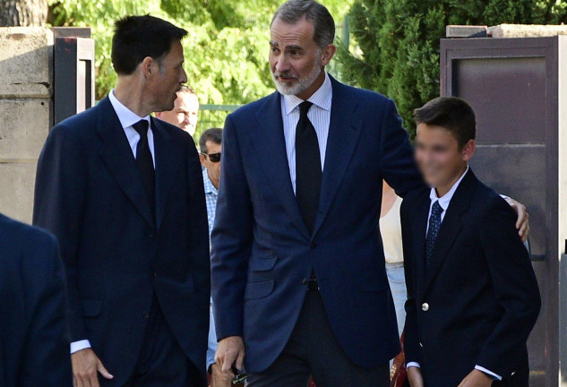 Felipe VI llegando al tanatorio.