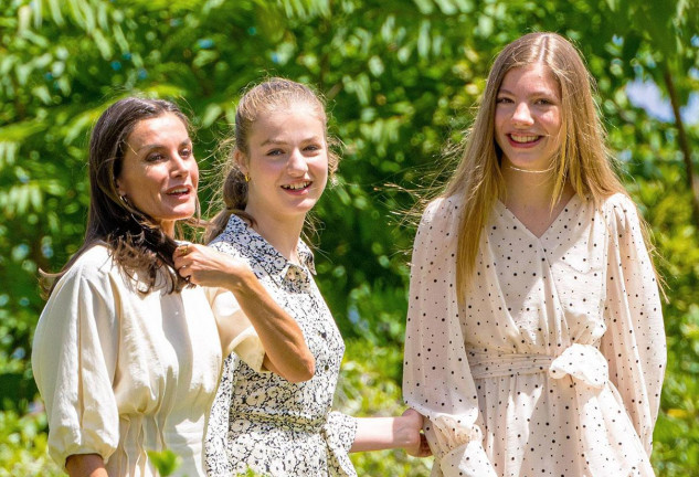 La reina letizia de vacaciones con sus hijas