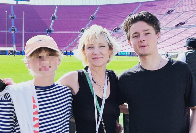 Anne Heche y sus hijos, Homer y Atlas, en una foto reciente (@anneheche)