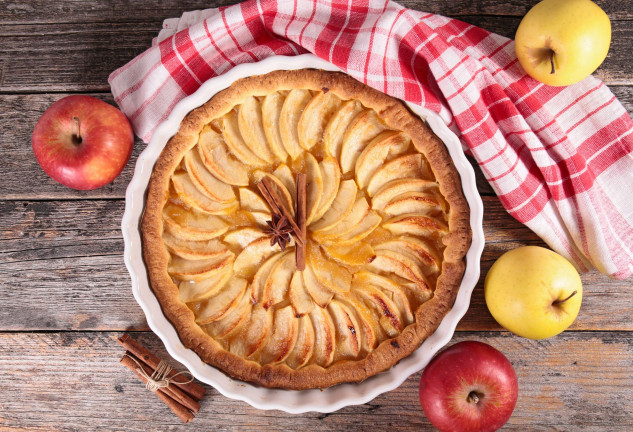 Aprende a cocinar esta rica y sencilla receta de tarta de manzana gracias a nuestros consejos culinarios.