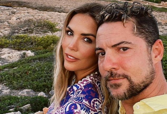 David Bisbal y Rosanna Zanetti en una foto de sus vacaciones (@davisbisbal)