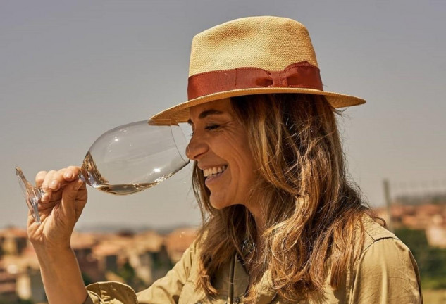 Por herencia familiar, el vino es un pilar fundamental de la vida de Xandra Falcó.