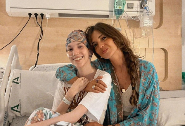 Elena Huelva y Sara Carbonero posan juntas en el hospital.