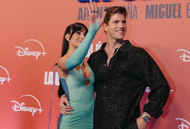 Aitana Ocaña y Miguel Bernardeu en la promoción de su serie 'La última'.