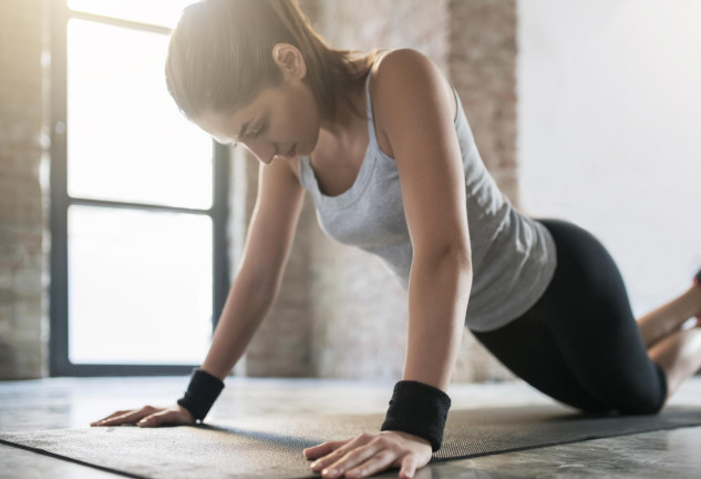 El pilates puede ayudarte a acabar con los síntomas de la pesadez en las piernas.