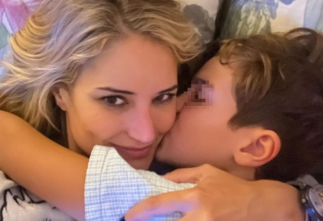 Alba Carrillo junto a su hijo, Lucas (@albacarrillooficial)