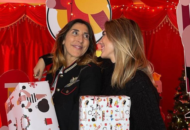 Paz Padilla y Anna Ferrer, posando con sus regalos en el 'Circo Padilla' (@paz_padilla)