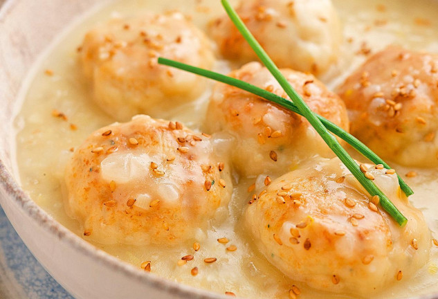 Albóndigas de merluza en salsa