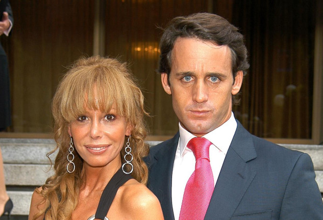 Lara Dibildos y su novio, Alvaro Muñoz Escassi en los Premios Naranja y Limón.