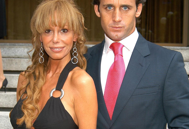 Lara Dibildos y su novio, Alvaro Muñoz Escassi en los Premios Naranja y Limón.