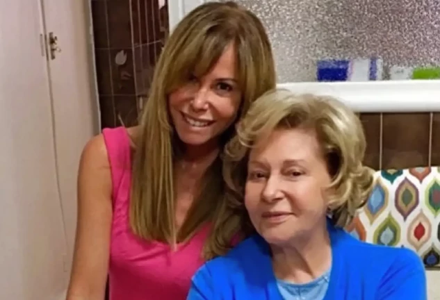 Lara Dibildos y su madre, Laura Valenzuela, no podían estar más unidas (Instagram)