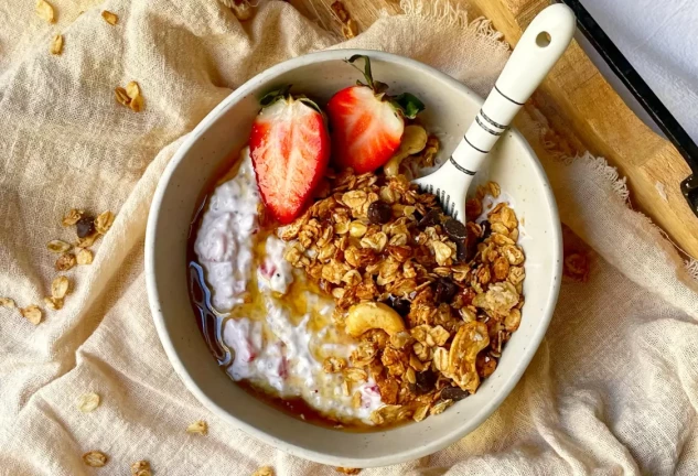 receta pudding de chía, fresas y granola