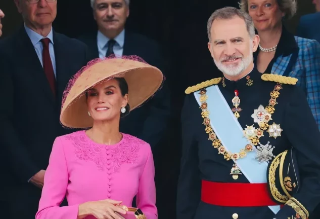 letizia rey felipe vi coronación Carlos III