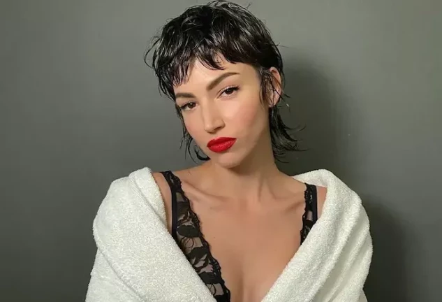 Úrsula Corberó cuenta cómo ha vivido su enfermedad desde la niñez.