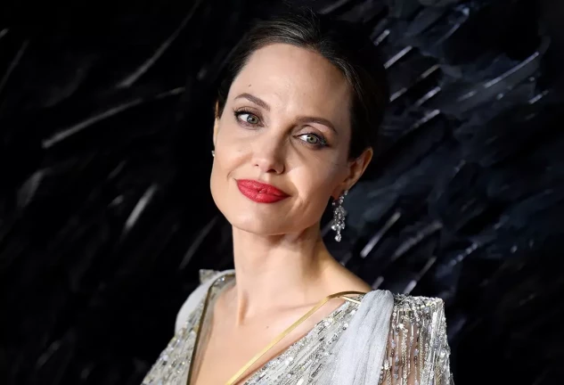 Angelina Jolie se está reponiendo todavía de su divorcio.