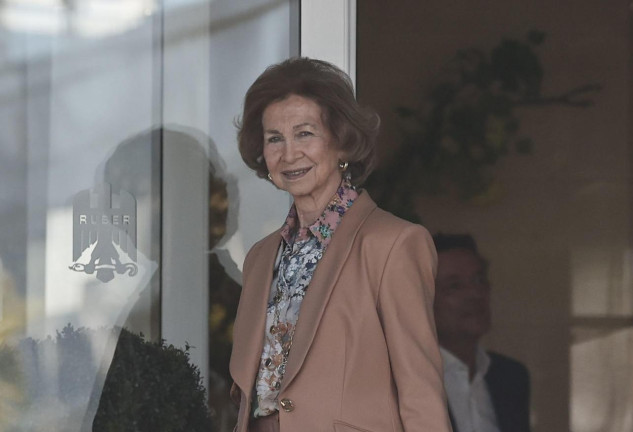 La Reina Sofía abandona el hospital tras estar ingresada