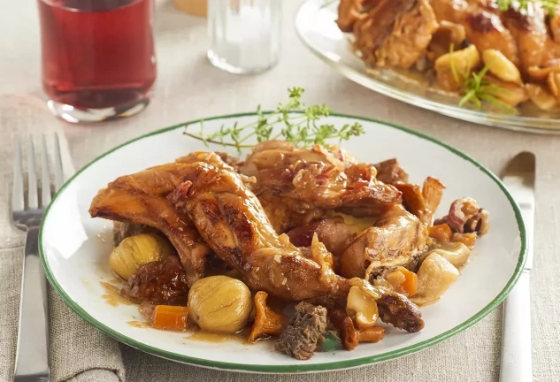 Conejo con castañas y setas