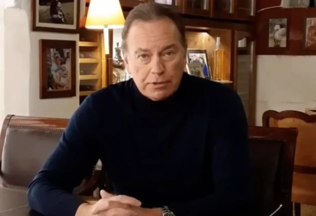 El cantante está desolado por la muerte de su amigo.