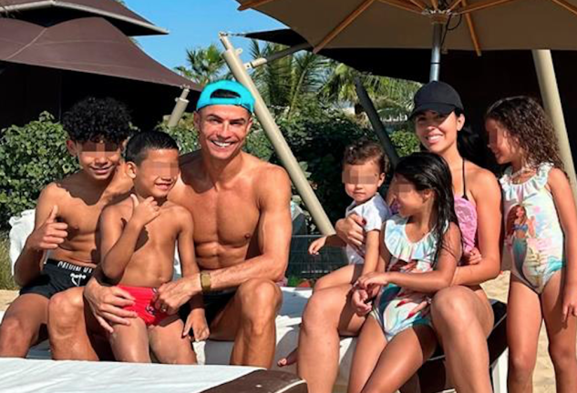 Cristiano Ronaldo cumple 40 años: sus mejores fotos con Georgina y sus hijos en su nueva vida de lujo en Riad