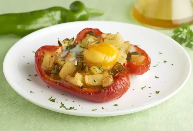 Pimiento relleno de huevo con patatas