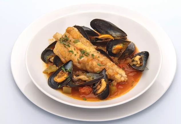 Colitas de rape guisadas mejillones