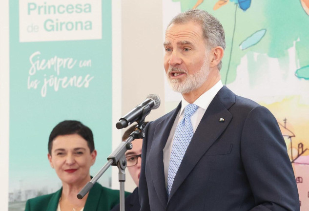 Felipe VI visitando el Centro de Educación Especial Purísima Concepción de Granada.