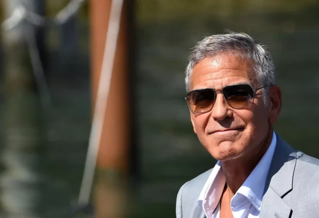 George Clooney antes de teñirse las canas.