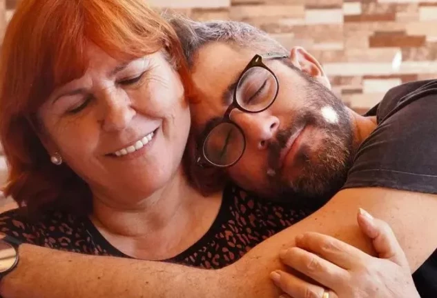 Roberto Leal con su madre