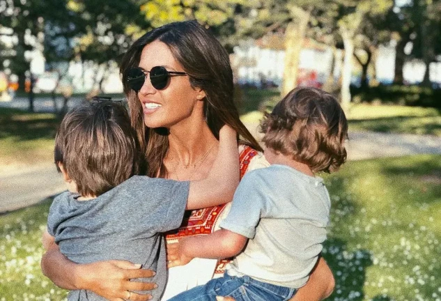 Sara Carbonero y sus hijos