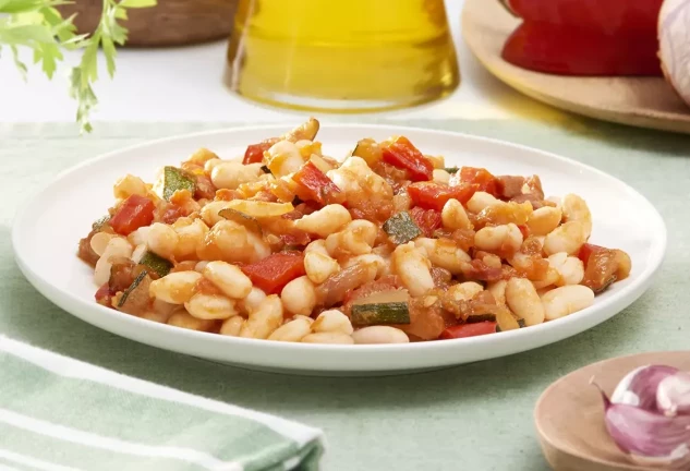 Alubias con pisto y jamón