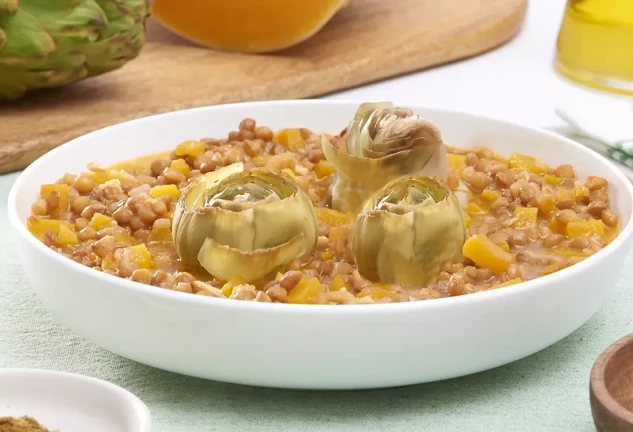 Lentejas con calabaza y alcachofas
